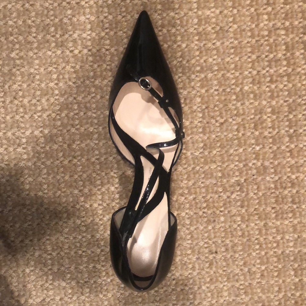 Alessandro Dell'Acqua patent leather PRISTINE condition mid heel pumps.